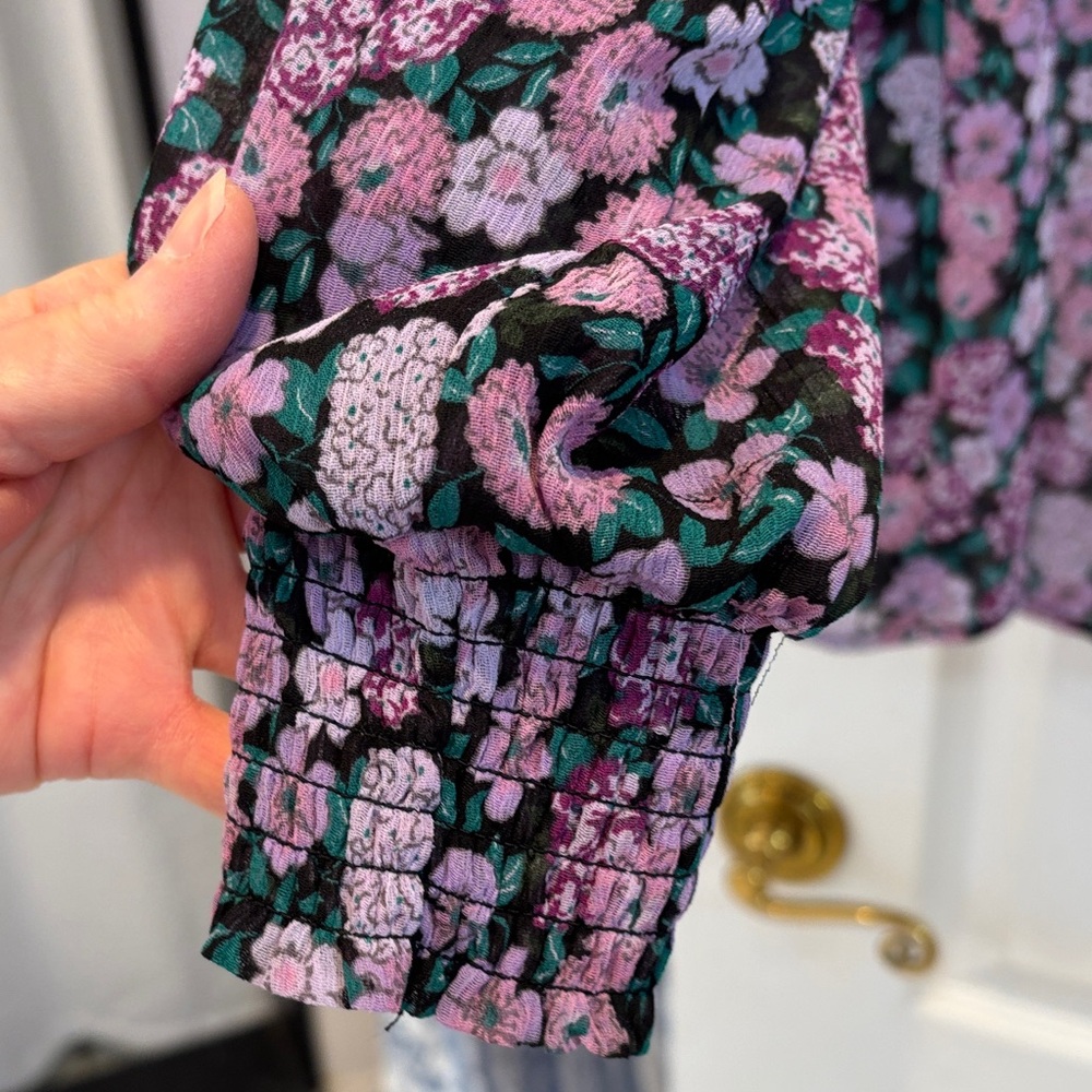 NWT Elegant Floral Women's Blouse in Black and Pink - Picture 3 of 8